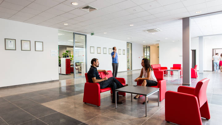 Relaxing atmosphere in the breakout areas of the office