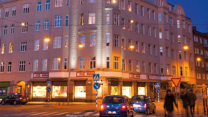Schougen’s bridge in Malmo is illuminated with Philips LED luminaires, fixed to a minimal cable system.