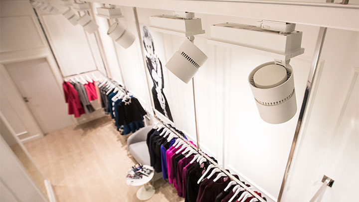 Philips shop lighting illuminates Bizuu store effectively